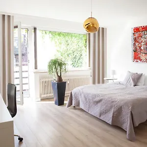 Center Studio Extra Comfort Luxury Double Bed Kitchen Düsseldorf